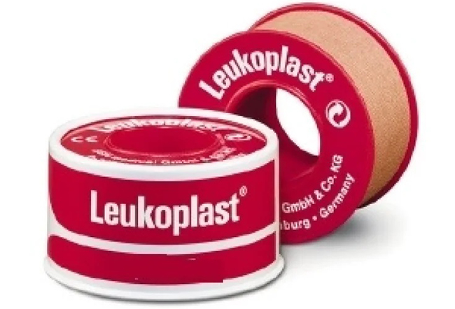 CEROTTO CHIRURGICO PERFORATO PER FISSAGGIO MEDICAZIONI IN ROCCHETTO LEUKOPLAST SUPPORTO VISCOSA COLOR PELLE MASSA ADESIVA CAUCCIU' OSSIDO DI ZINCO 1,25X500CM - goldeneffe.it