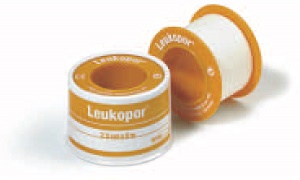 CEROTTO ADESIVO IPOALLERGENICO LEUKOPOR. SUPPORTO: TESSUTO NON TESSUTO BIANCO DI POLIESTERE E VISCOSA ADESIVO POLIACRILICO SENZA RESINE E GOMME NATURALI. 2,5X500CM MUTUABILE - goldeneffe.it