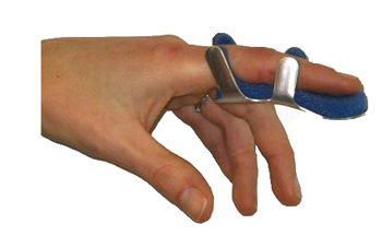 STECCA PER FRATTURA DITA A RANETTA FARMASPLINT MISURA MEDIA IN ALLUMINIO MODELLABILE CON IMBOTTITURA IN SPUGNA POLIURETANICA ANTIALLERGICA RADIOTRASPARENTE 8,5 CM 1 PEZZO - goldeneffe.it