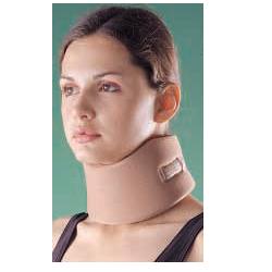COLLARE CERVICALE OPPO A DENSITA' COMPATTA MISURA MEDIA SUPPORTA LA COLONNA CERVICALE IN POSIZIONE NEUTRALE O ANATOMICA E PROVVEDE AD IMMOBILIZZARLA CHIUSURA IN VELCRO - goldeneffe.it