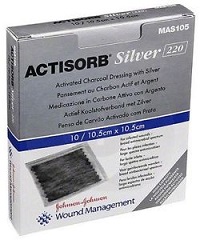 MEDICAZIONE IN CARBONE ATTIVO CON ARGENTO ACTISORB SILVER 10,5X10,5 CM 3 PEZZI - goldeneffe.it