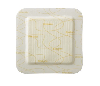 MEDICAZIONE BIATAIN IN SCHIUMA DI POLIURETANO CON BORDO ADESIVO IN SILICONE 10X10 CM 10 PEZZI - goldeneffe.it
