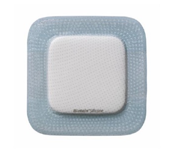 MEDICAZIONE BIATAIN IN SCHIUMA DI POLIURETANO CON BORDO ADESIVO IN SILICONE PER SACRO 25X25 CM 5 PEZZI - goldeneffe.it